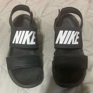 Nike Tanjun sandals